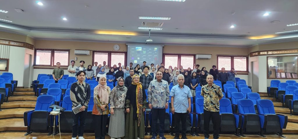 Kepala Pusat Studi Sosial Asia Tenggara (CESASS) Universitas Gadjah Mada, Prof. Dr. Rini Rachmawati, S.Si., M.T., Membahas Implementasi Kota Cerdas di Ibu Kota Nusantara dalam Workshop Universitas Sebelas Maret untuk Mata Kuliah “Praktik Perencanaan Kota Cerdas”